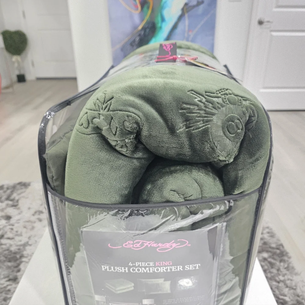 Ed Hardy KING 4 Piece Luxurious Dice Cards Embrossed Green Plush Comforter Set